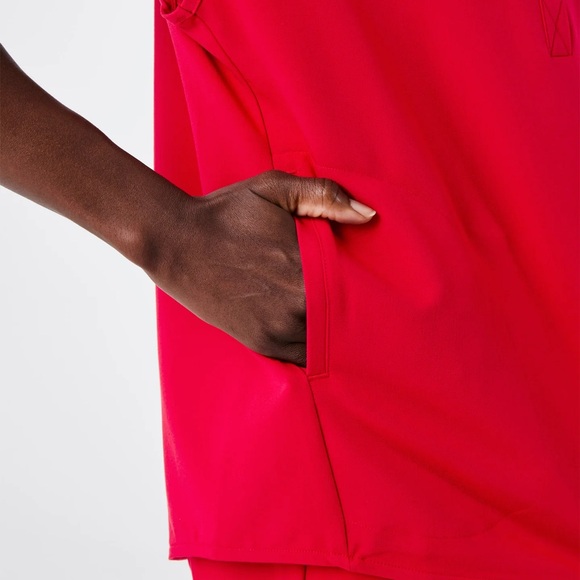 NWT Figs Rafaela oversized three pocket scrub top RED size Small - Picture 6 of 9